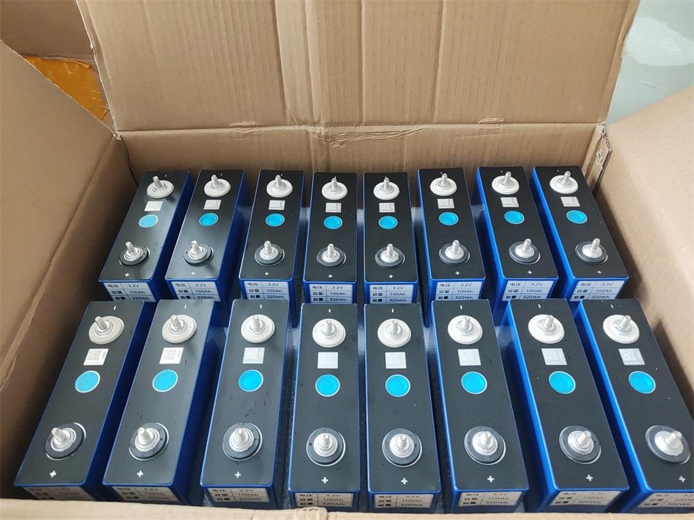 磷酸鐵鋰電池壽命有多久？七大因素全面解析使用年限